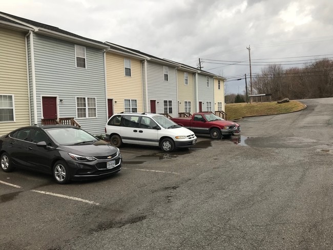 property at 5661 Hollins Rd NE