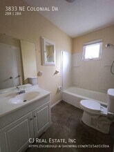 3833 NE Colonial Dr in Lee's Summit, MO - Building Photo - Building Photo