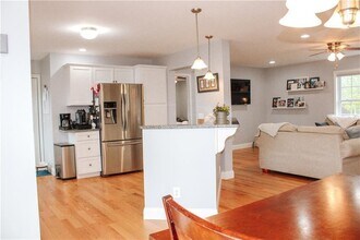 25 Windward Dr in Portsmouth, RI - Building Photo - Building Photo