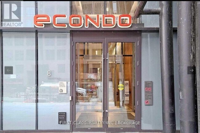 8 Eglinton Ave E in Toronto, ON - Building Photo - Building Photo