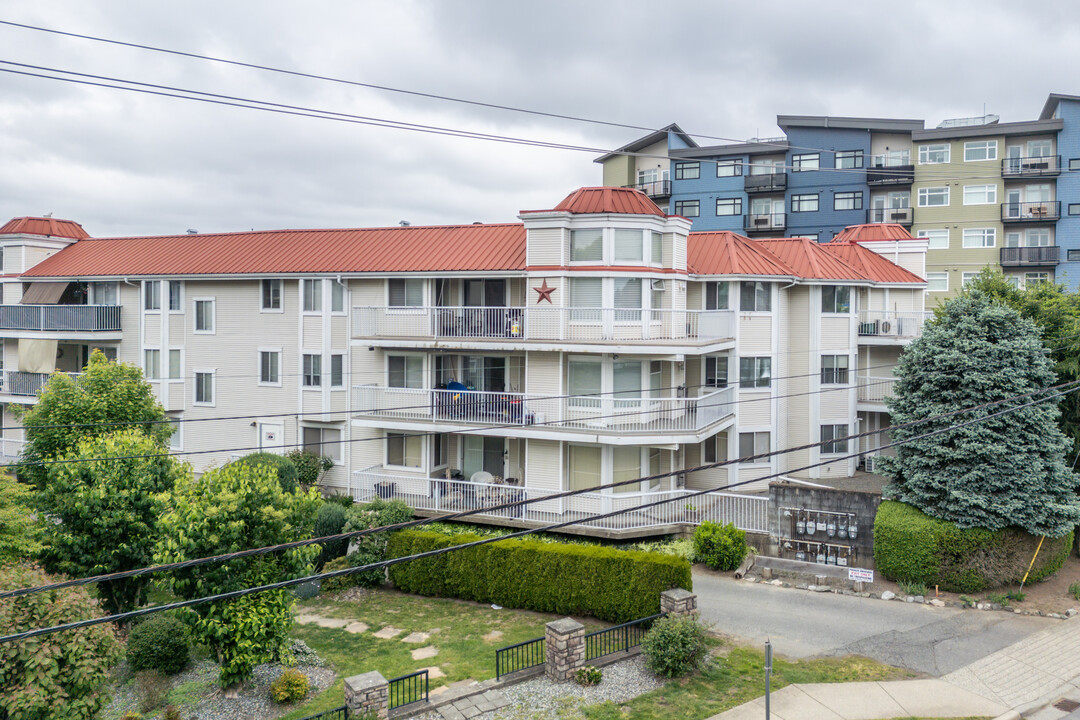 Twelve corners in Abbotsford, BC - Building Photo