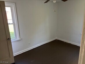 1368 Cherry Ave NE in Canton, OH - Building Photo - Building Photo