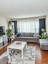 8252 W 95th St, Unit 2 in Hickory Hills, IL - Building Photo - Building Photo