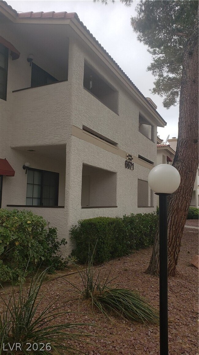 6671 W Tropicana Ave in Las Vegas, NV - Building Photo - Building Photo