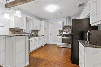 10405 Newcombe Dr in Dallas, TX - Building Photo - Building Photo