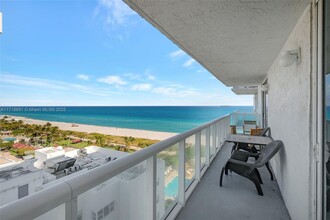 2457 Collins Ave, Unit 1402 in Miami Beach, FL - Building Photo - Building Photo