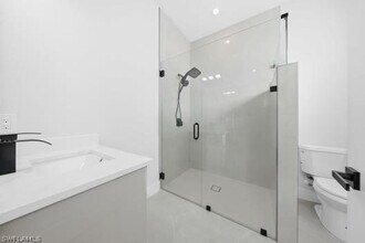 11607 Pawley Ave in Bonita Springs, FL - Foto de edificio - Building Photo