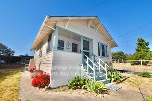 1345 Eastman Ln in Petaluma, CA - Building Photo