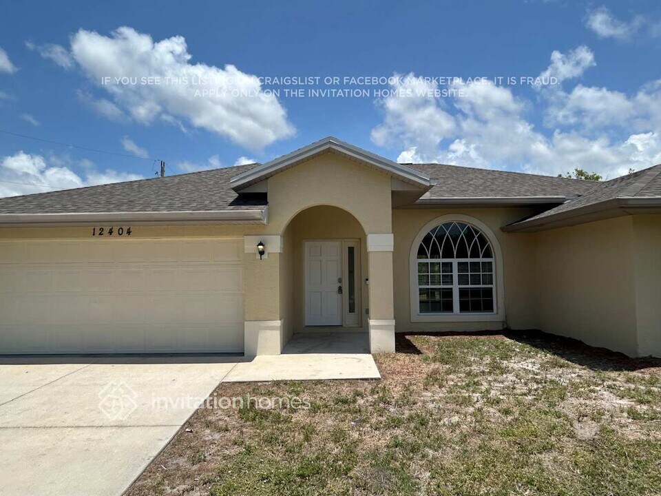 12404 Appleberg Cir in Port Charlotte, FL - Building Photo