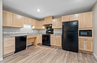 Emri Apartments in Dubuque, IA - Foto de edificio - Building Photo