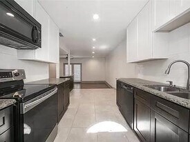 3510 Shady Valley Dr in Pantego, TX - Building Photo