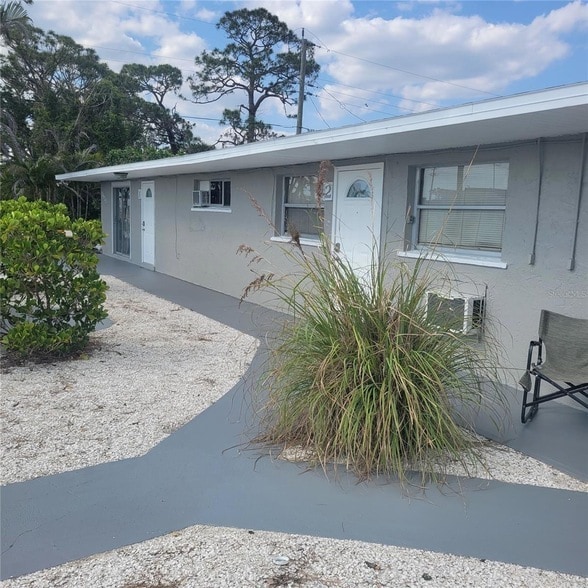 2021 Pennsylvania Ave, Unit 4 in Englewood, FL - Building Photo - Building Photo
