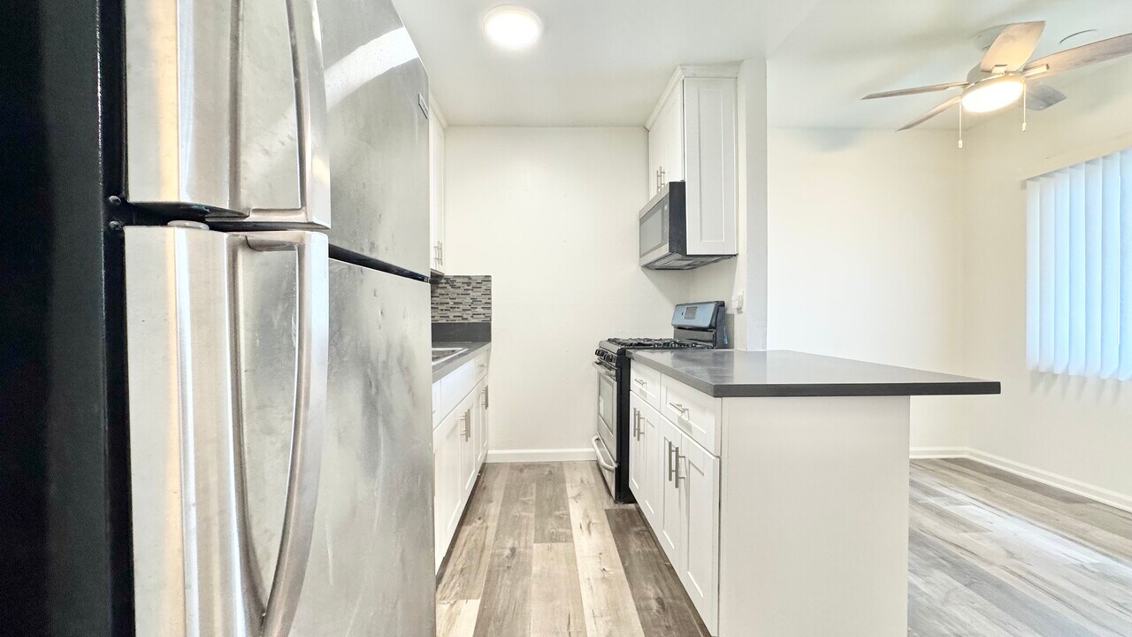 210 S Coronado St in Los Angeles, CA - Building Photo