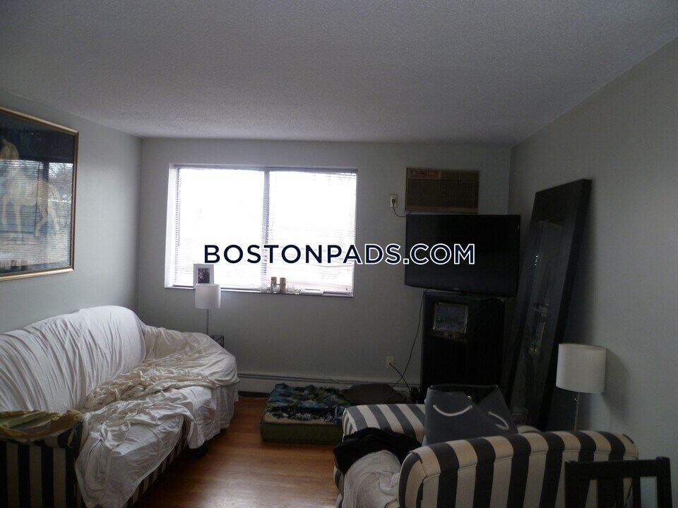 14 Murdock St in Somerville, MA - Building Photo