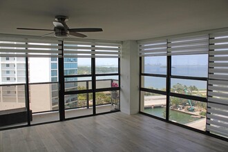 600 NE 36th St in Miami, FL - Building Photo - Building Photo