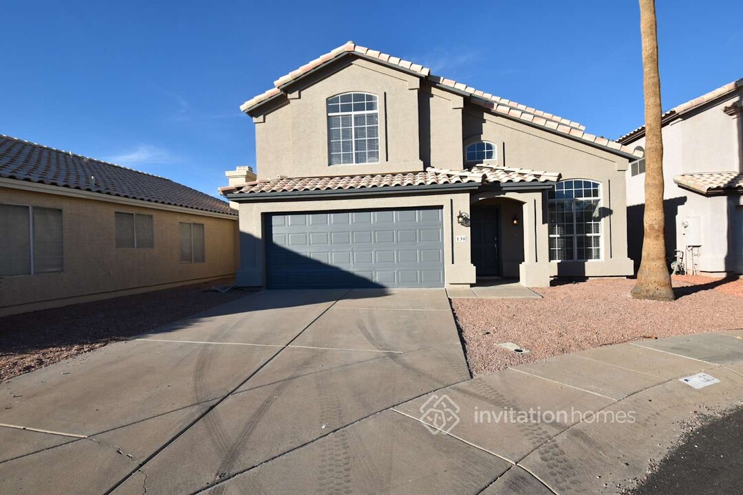 130 W Desert Ct in Gilbert, AZ - Foto de edificio