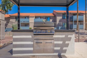 The Peak at Oro Valley Apartments in Tucson, AZ - Foto de edificio - Building Photo