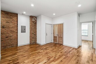 325 E 44th St in Chicago, IL - Building Photo - Building Photo