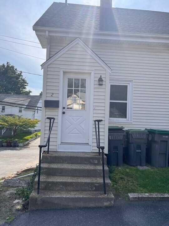 2 Mt Hope St-Unit -2 in Dedham, MA - Foto de edificio