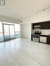 2220 Lake Shore Blvd W in Toronto, ON - Building Photo - Building Photo