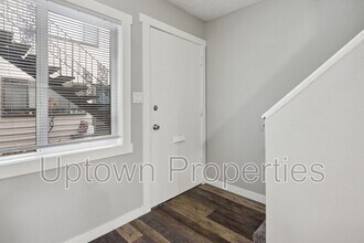 8045 NE Flanders St in Portland, OR - Foto de edificio - Building Photo
