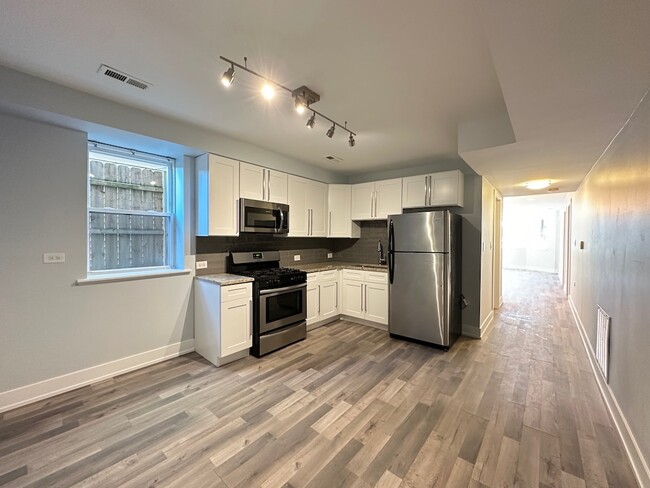 4148 W Cermak Rd, Unit G in Chicago, IL - Foto de edificio - Building Photo