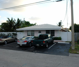 North Victoria Park Road Apartments in Fort Lauderdale, FL - Building Photo - Building Photo