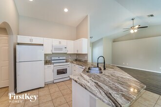 1570 Waldorf Dr in North Port, FL - Building Photo - Building Photo