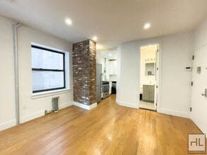 Renovated 2-Bedroom with Private Backyard + 1,500 Sq Ft Recreation Space | Fort Greene, Unit 1A in Brooklyn, NY - Foto de edificio - Building Photo