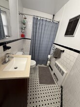 15 Reservoir Rd, Unit 1 in Chestnut Hill, MA - Building Photo - Building Photo