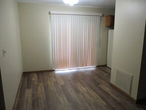 707 W Main St in Albion, IN - Building Photo - Building Photo