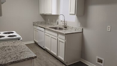 281 Graystone Cir in Centerton, AR - Foto de edificio - Building Photo