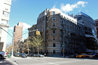 425 West End Ave in New York, NY - Building Photo - Building Photo