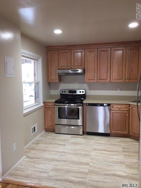 214-17 15th Ave in Queens, NY - Foto de edificio - Building Photo