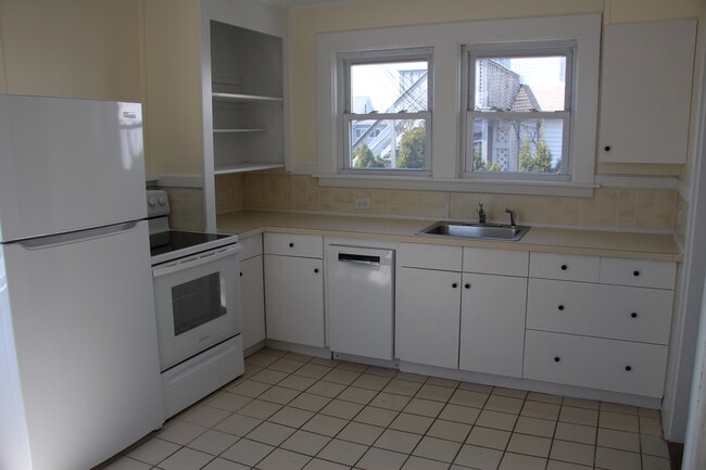 5 Allen Ct in Natick, MA - Foto de edificio - Building Photo