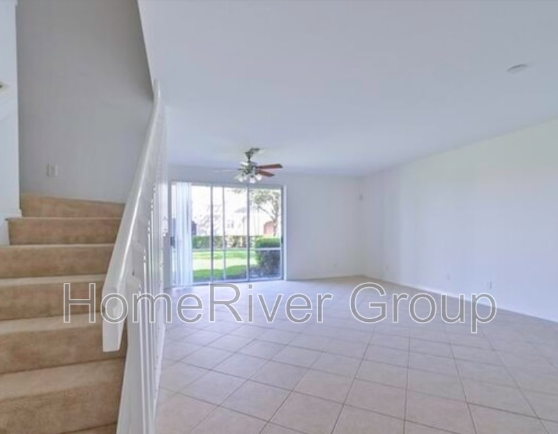 9840 Roundstone Cir in Ft. Myers, FL - Foto de edificio