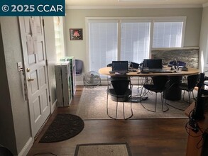 4 Wygal Dr in Martinez, CA - Building Photo - Building Photo