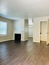 1611 S Bundy Dr in Los Angeles, CA - Building Photo - Interior Photo