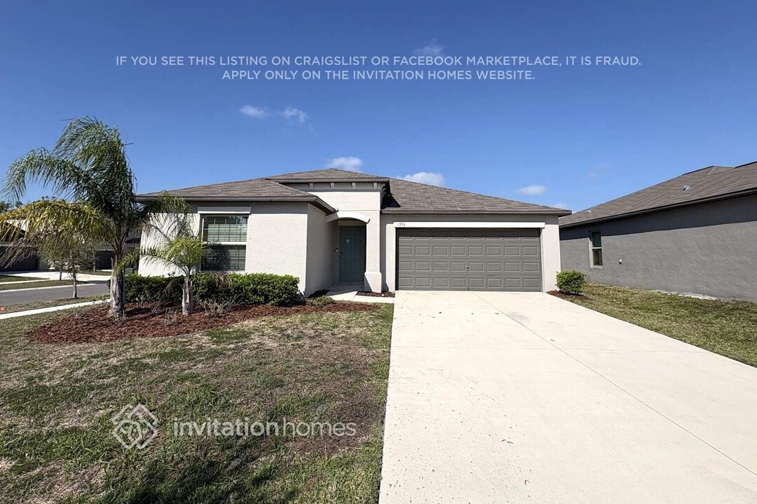 1593 Blue Rose Dr in Ruskin, FL - Building Photo