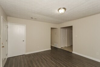 599 Plainville Dr SW in Atlanta, GA - Building Photo - Building Photo