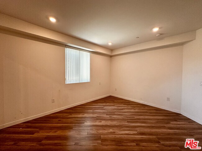 5531 La Mirada Ave in Los Angeles, CA - Building Photo - Building Photo