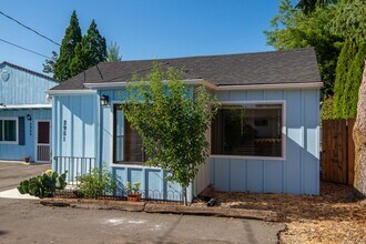2951 D St NE in Salem, OR - Building Photo - Building Photo