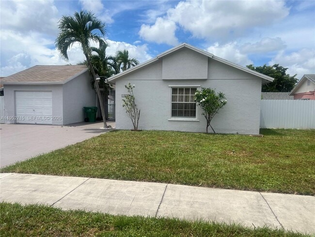 5827 NW 197th Terrace in Hialeah, FL - Building Photo - Building Photo