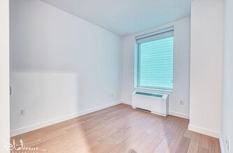 130 Water St in New York, NY - Building Photo - Building Photo