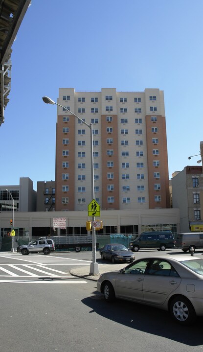 950 Westchester Ave in Bronx, NY - Building Photo