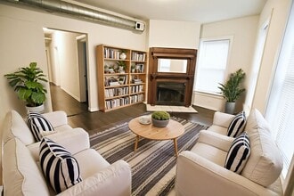 732 W. Grace / 3803-3809 N. Broadway in Chicago, IL - Building Photo - Interior Photo
