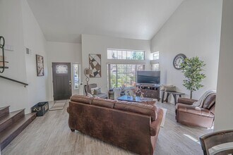 27517 Mariam Pl in Santa Clarita, CA - Building Photo - Building Photo