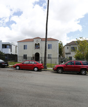 936 S Kenmore Ave in Los Angeles, CA - Building Photo - Building Photo