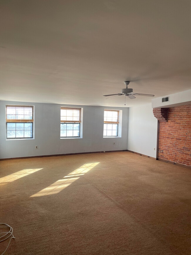 4 S Front St, Unit 4