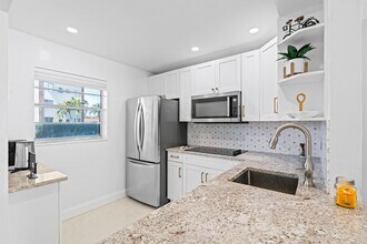 2800 NW 47th Terrace in Lauderdale Lakes, FL - Building Photo - Building Photo